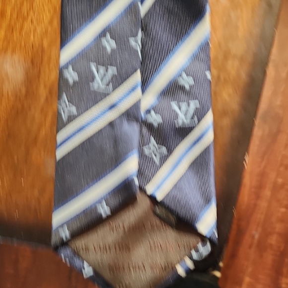 Louis Vuitton Navy and Light Blue Patterned Tie - Picture 4 of 6